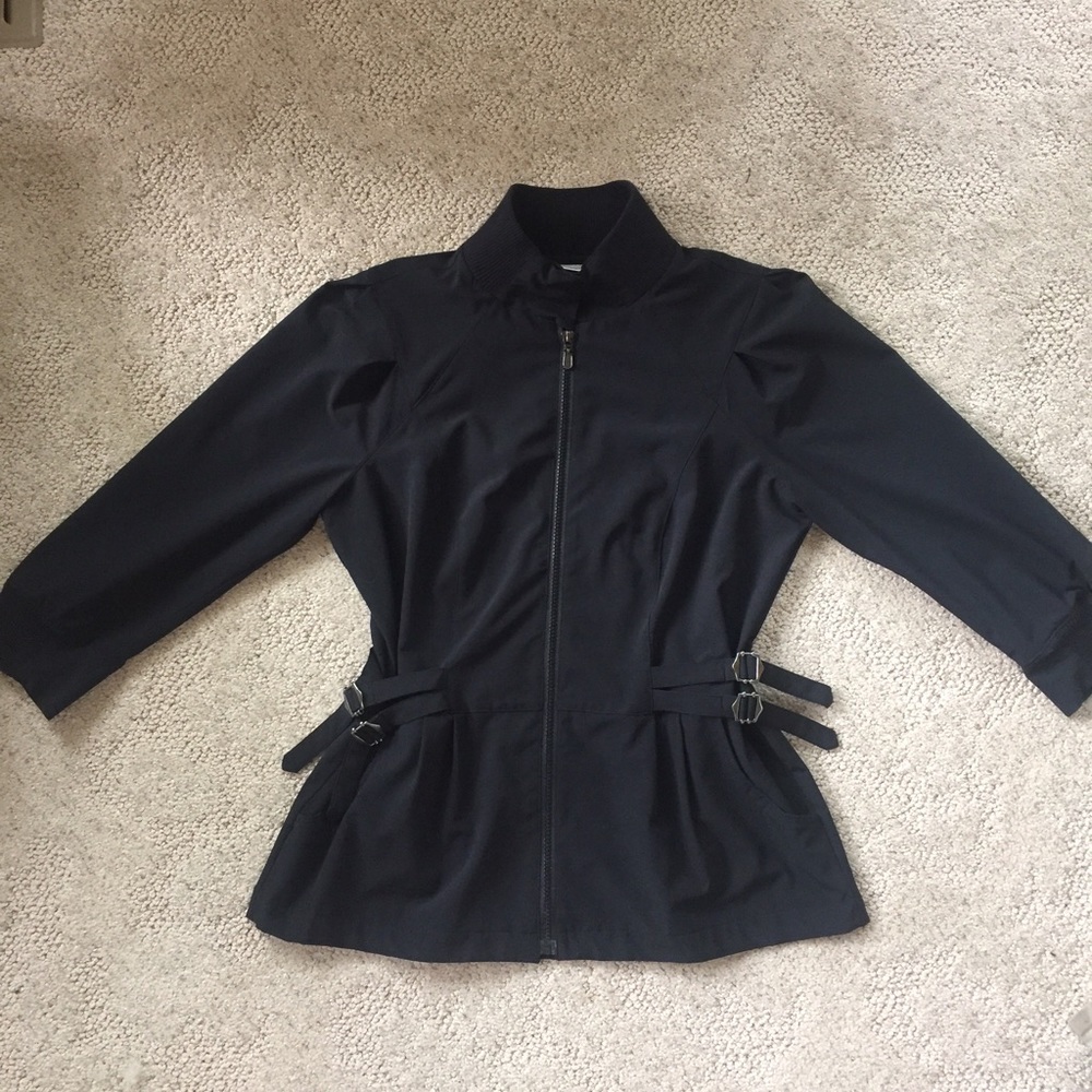 ☀️Pick 1 for $8 or 2 for $13 
Zynergy Jacket by Chico's.